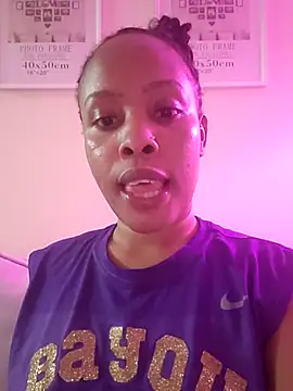 R-thequeen online show from May 15, 2026, 11:01 pm