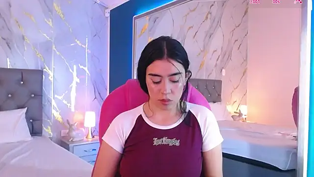 Julieta De Los Angeles online show from March 11, 2025, 10:40 am