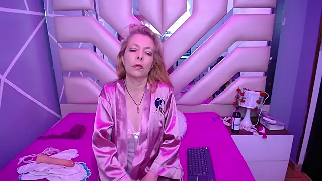 sophia ny online show from February 20, 2025, 10:37 pm