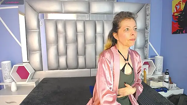 sophia ny online show from September 11, 2025, 1:44 pm