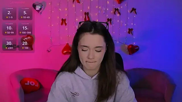 liana kisses online show from April 21, 2026, 7:06 pm