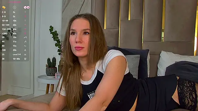 Snapshot of LeslieMines chatting on February 21, 2025, 11:55 am LeslieMines online show from February 21, 2025, 11:55 am