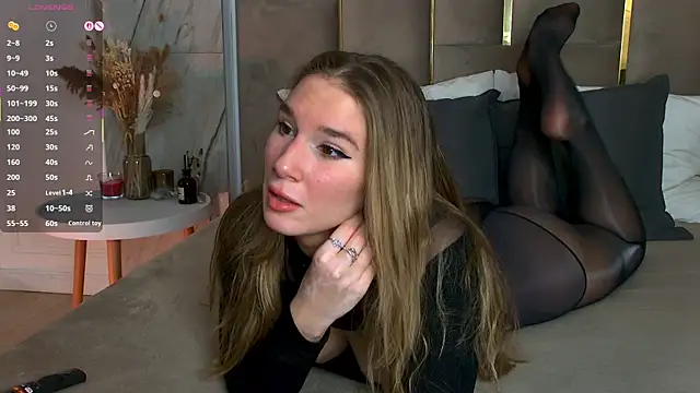 Snapshot of LeslieMines chatting on November 28, 2025, 6:05 am LeslieMines online show from November 28, 2025, 6:05 am