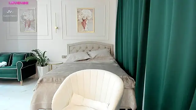 Jolie Ozolla online show from February 24, 2025, 5:53 pm