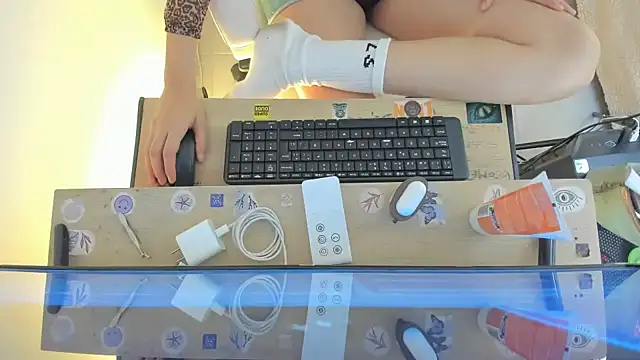 misstoya online show from December 6, 2024, 11:47 pm