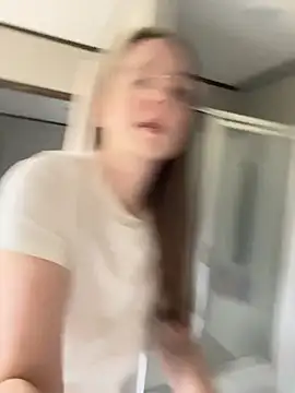 Sweetdee222x online show from November 29, 2025, 3:48 pm