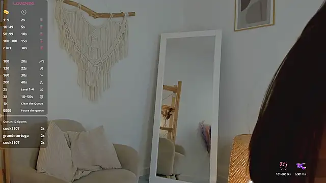 EmiliaDreams online show from February 4, 2025, 7:00 pm