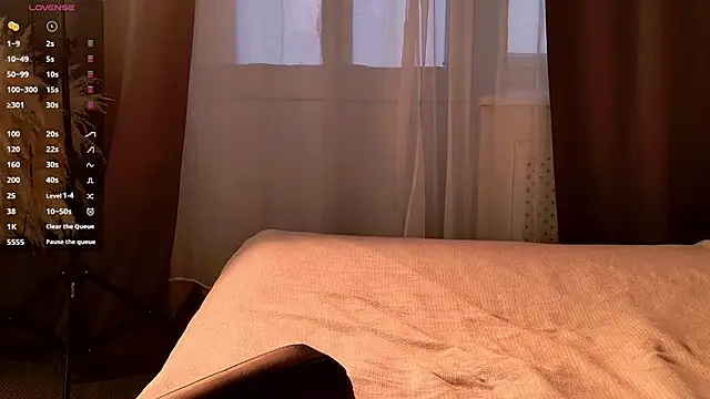 EmiliaDreams online show from September 18, 2025, 3:25 pm