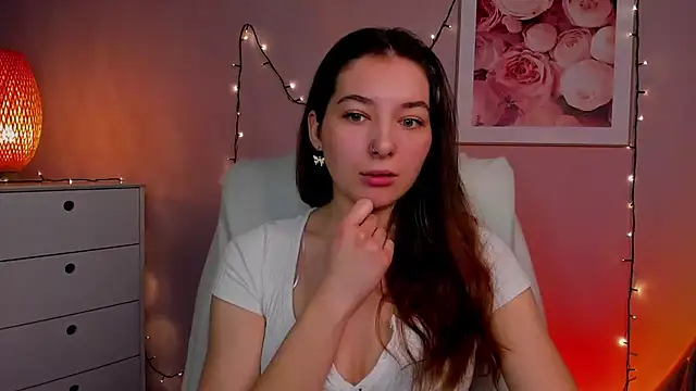 Snapshot of Meagn_Extasy chatting on March 17, 2025, 8:18 am Meagn Extasy online show from March 17, 2025, 8:18 am