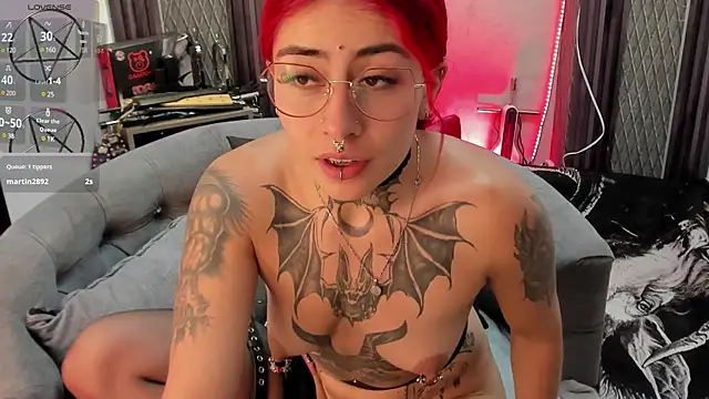 selene red  online show from February 1, 2025, 3:52 am