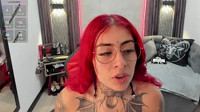 selene red  online show from February 1, 2025, 9:21 am