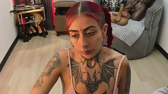 selene red  online show from March 14, 2025, 4:19 pm