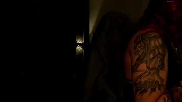 selene red  online show from October 6, 2025, 1:52 pm