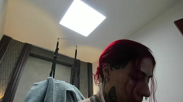 selene red  online show from April 26, 2026, 1:47 am