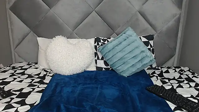 LOYAL SASHA online show from March 4, 2025, 2:21 pm