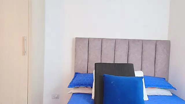 karina lewis  online show from January 26, 2025, 3:38 am