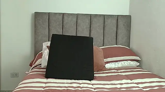 karina lewis  online show from April 28, 2026, 5:01 am