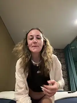 Littlelolo60 online show from December 16, 2024, 9:20 pm