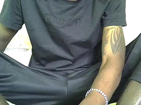 Snapshot of Delicious-D chatting on May 16, 2026, 7:05 am Delicious-D online show from May 16, 2026, 7:05 am