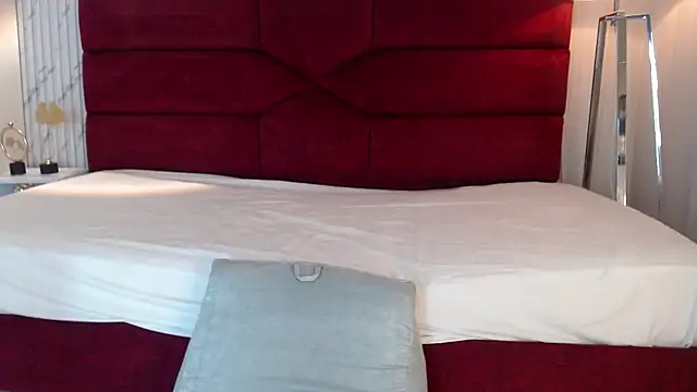 sara saenz99 online show from February 6, 2025, 7:40 pm