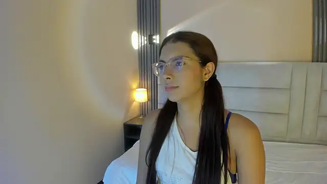 sara saenz99 online show from October 19, 2025, 7:58 pm