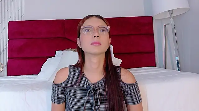 sara saenz99 online show from November 28, 2025, 7:05 pm