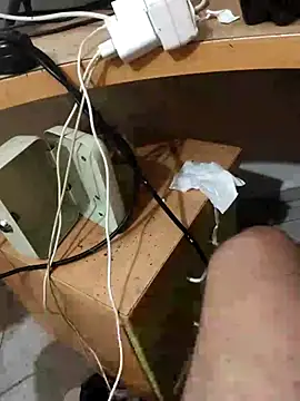 skrigul12 online show from October 12, 2025, 1:43 pm