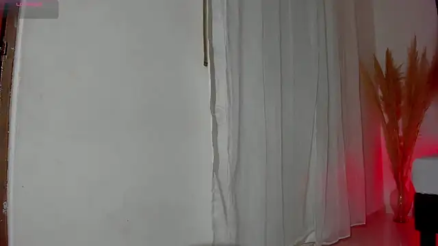 Snapshot of Scarlett_811 chatting on December 20, 2025, 8:16 pm Scarlett 811 online show from December 20, 2025, 8:16 pm