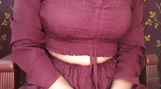 Snapshot of VR_here_4U chatting on December 28, 2024, 3:26 pm VR here 4U online show from December 28, 2024, 3:26 pm