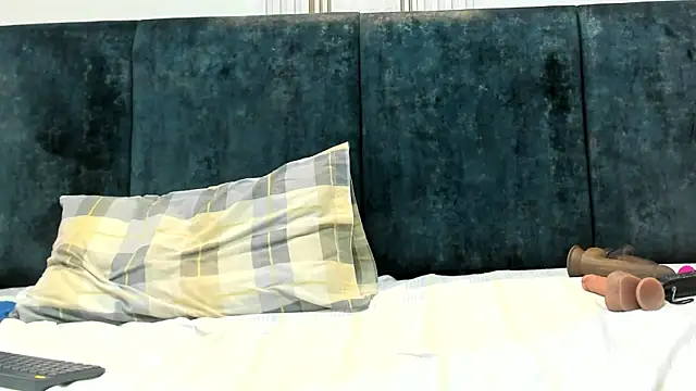 Snapshot of Julia_Gomes chatting on March 8, 2025, 1:47 pm Julia Gomes online show from March 8, 2025, 1:47 pm