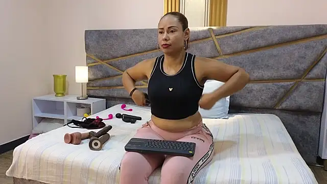 Snapshot of Julia_Gomes chatting on March 17, 2025, 7:26 pm Julia Gomes online show from March 17, 2025, 7:26 pm