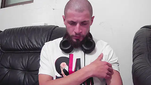 jimmyy  online show from October 15, 2025, 4:18 pm