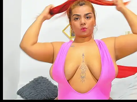 AnahiSmitth online show from February 17, 2025, 7:42 pm