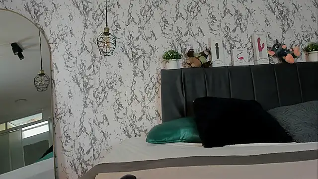 aihnoa split online show from November 14, 2025, 1:21 pm