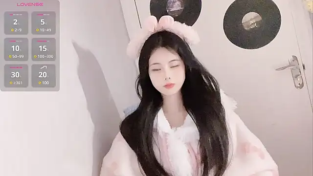 Qedgjwyz1 online show from February 2, 2025, 12:24 pm