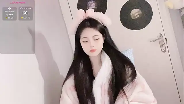 Qedgjwyz1 online show from February 4, 2025, 12:55 pm