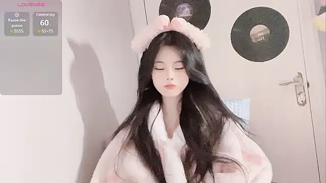 Qedgjwyz1 online show from February 5, 2025, 12:10 am