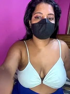 NOORA-GIRL online show from October 13, 2025, 2:33 am