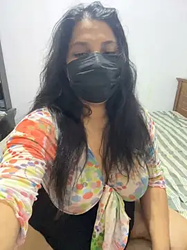 NOORA-GIRL online show from June 7, 2026, 2:37 am