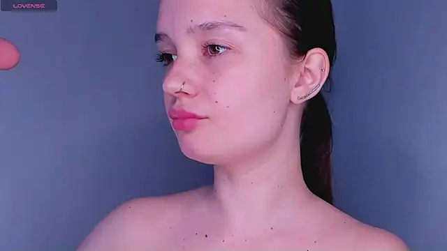 bitchpeace  online show from April 18, 2026, 7:58 pm