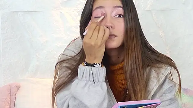 zorravioletta1 online show from October 9, 2025, 12:36 pm