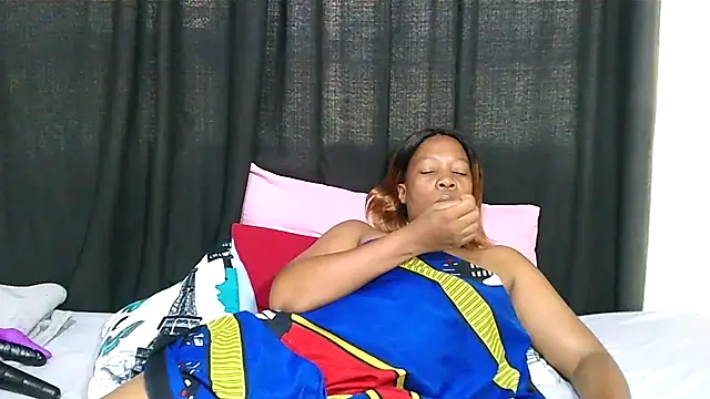 DIRTYTALKINQUEEN online show from January 24, 2025, 4:39 pm