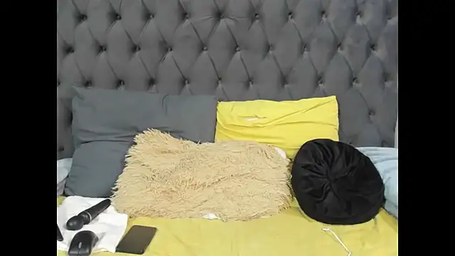 DIRTYTALKINQUEEN online show from September 11, 2025, 4:51 pm