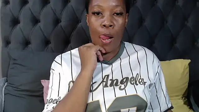 DIRTYTALKINQUEEN online show from November 5, 2025, 8:20 pm