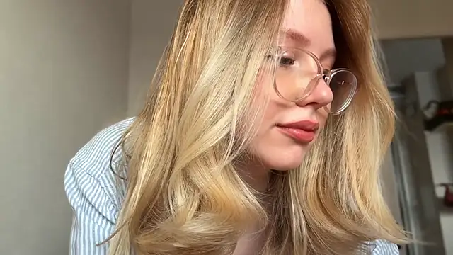 HoneyAudrey online show from February 28, 2025, 3:48 am