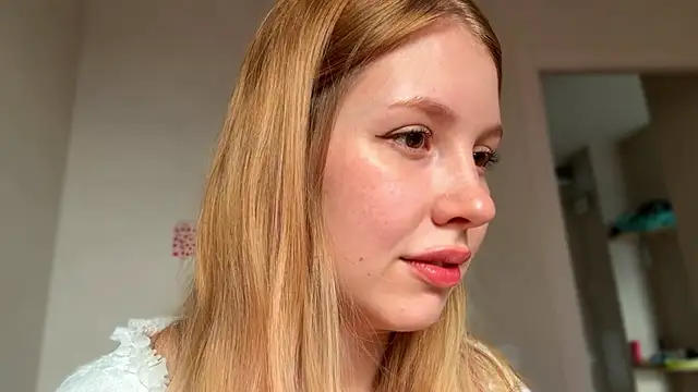 HoneyAudrey online show from April 25, 2026, 2:03 am