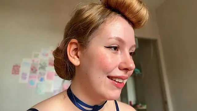 Snapshot of HoneyAudrey chatting on May 14, 2026, 2:18 am HoneyAudrey online show from May 14, 2026, 2:18 am