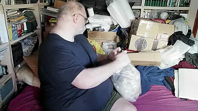 hadeszeuss2 online show from February 14, 2025, 3:15 pm