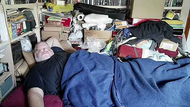 hadeszeuss2 online show from March 3, 2025, 3:31 pm