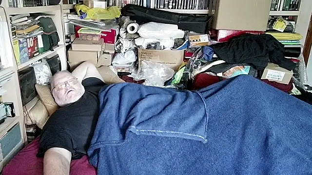 hadeszeuss2 online show from March 4, 2025, 2:42 pm